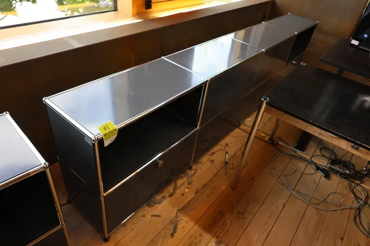 1 x USM Haller Sideboard 4 x 2 Maße: 302 x 37 x 74 cm